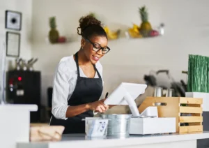 Image of restaurant employee using a clover POS system