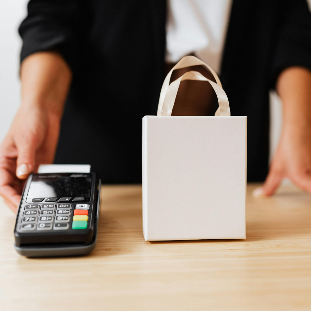 Image of new payment methods of Gen Z using contactless system